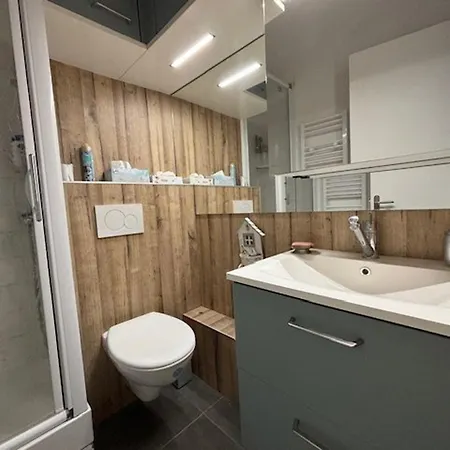 2 Pieces A Royan/pontaillac Avec Balcon Et Parking - Fr-1-494-203 * Royan