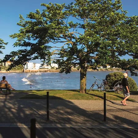 2 Pièces à Royan/pontaillac Avec Balcon Et Parking - Fr-1-494-203 Appartement Royan