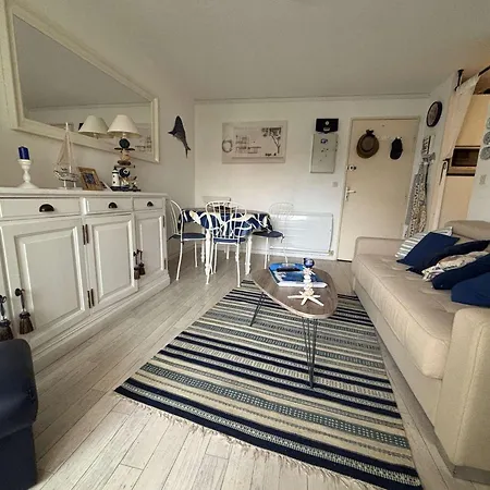 2 Pièces à Royan/pontaillac Avec Balcon Et Parking - Fr-1-494-203 Royan