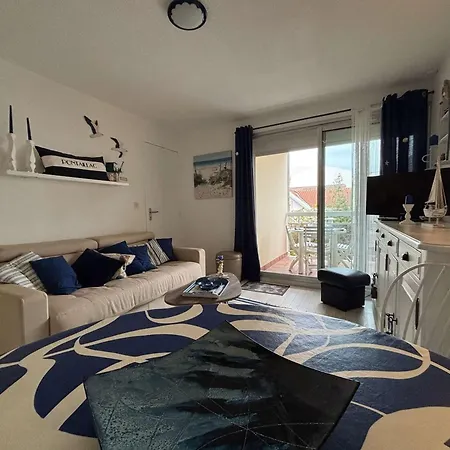 2 Pièces à Royan/pontaillac Avec Balcon Et Parking - Fr-1-494-203 *